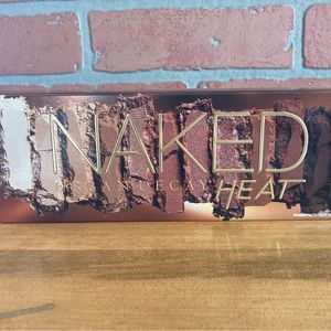 Urban Decay Naked Heat Eyeshadow Palette